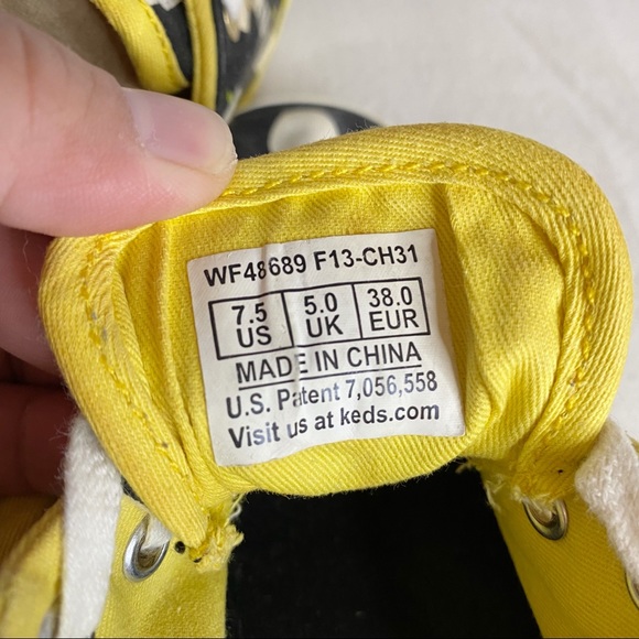 •Kate Spade• Apple Design Sneakers - Picture 6 of 7